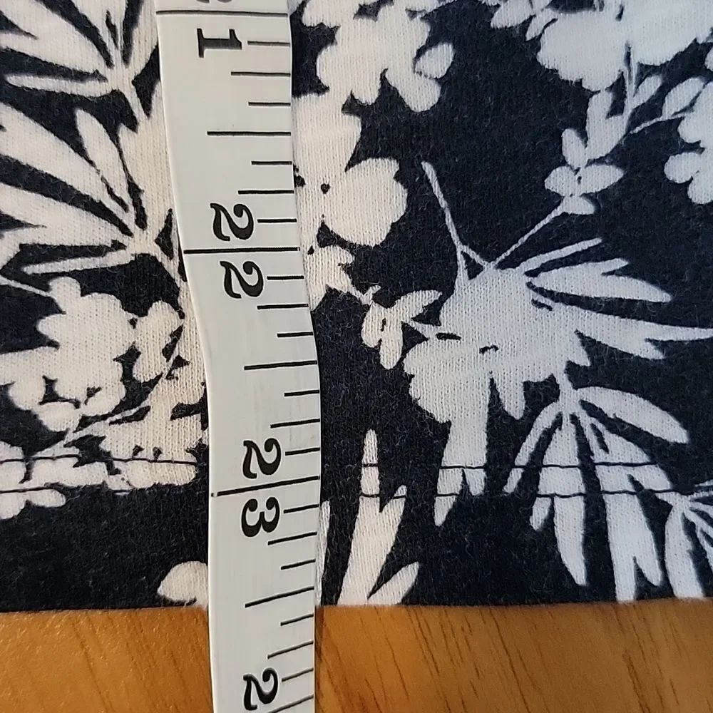 Liz Claiborne floral Print t-shirt - Navy & White Womens Size L - Picture 11 of 11